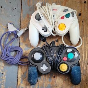 Retro Gamecube Controllers Set - Black and White